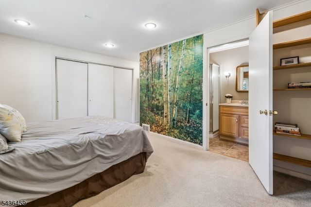 10 Overhill Dr, Madison Boro, NJ 07940