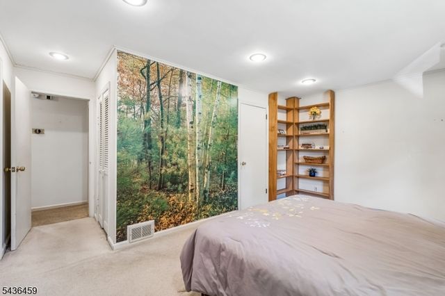 10 Overhill Dr, Madison Boro, NJ 07940