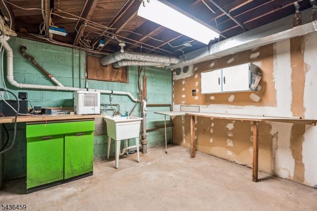10 Overhill Dr, Madison Boro, NJ 07940