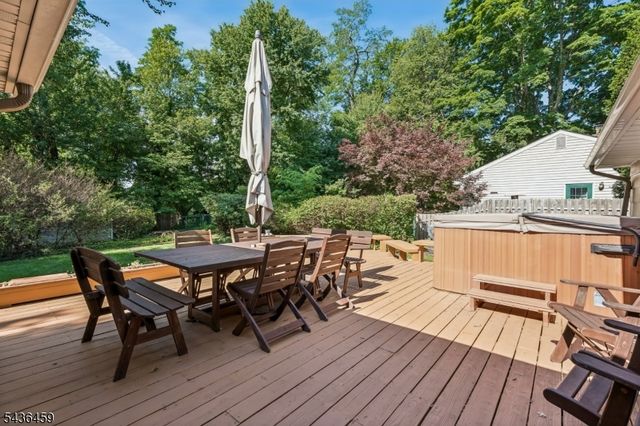 10 Overhill Dr, Madison Boro, NJ 07940
