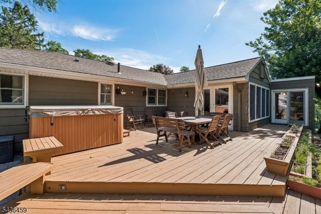 10 Overhill Dr, Madison Boro, NJ 07940