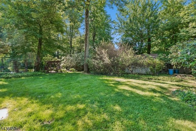 10 Overhill Dr, Madison Boro, NJ 07940