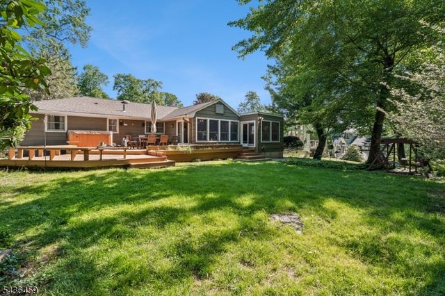 10 Overhill Dr, Madison Boro, NJ 07940
