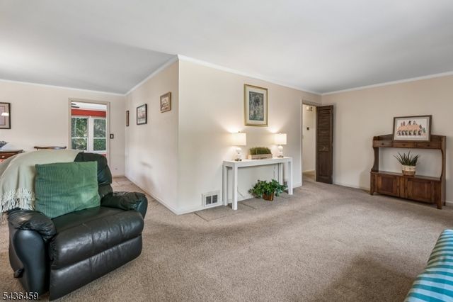 10 Overhill Dr, Madison Boro, NJ 07940