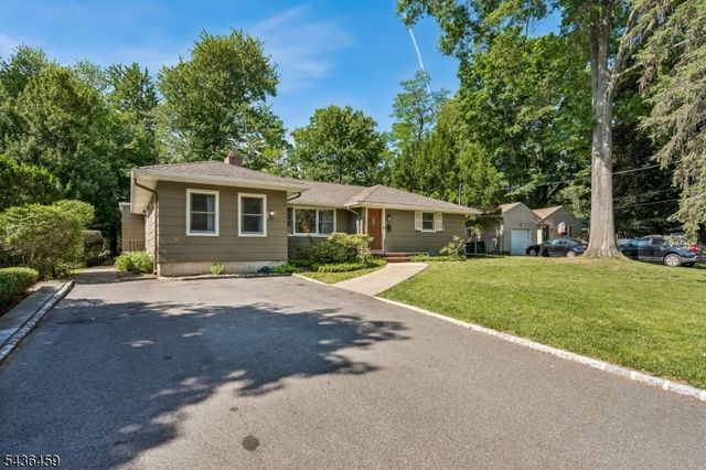10 Overhill Dr, Madison Boro, NJ 07940