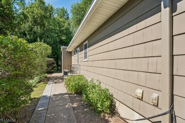 10 Overhill Dr, Madison Boro, NJ 07940
