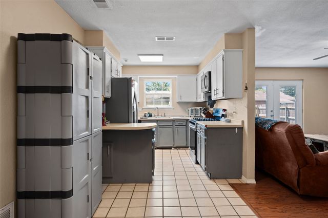 1372 E 142nd Street, Glenpool, OK 74033