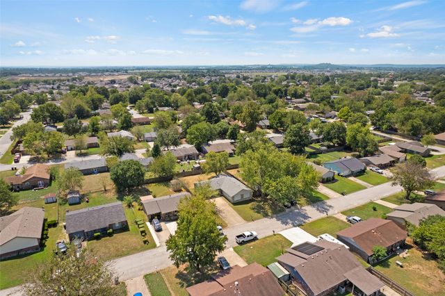 1372 E 142nd Street, Glenpool, OK 74033