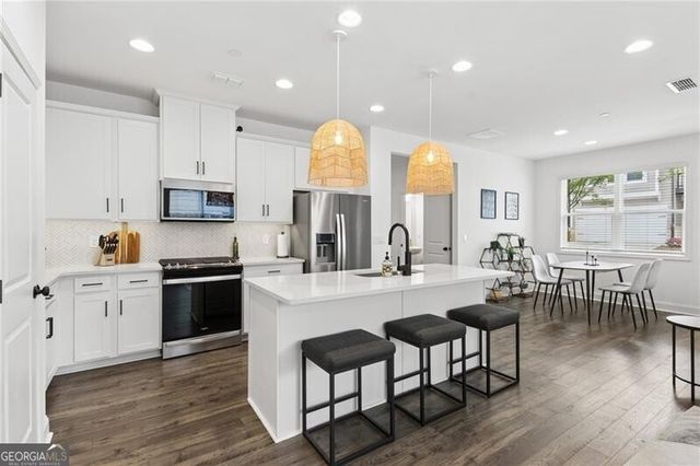 130 Addison Way, Woodstock, GA 30189