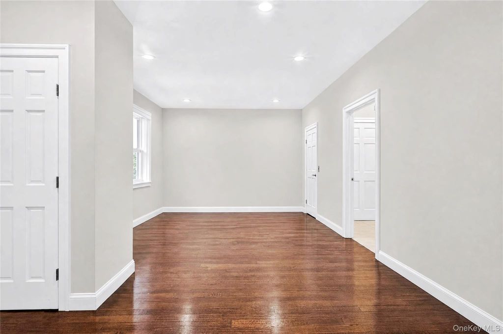 51 Bayview Avenue, Great Neck, NY 11021 — photo 4