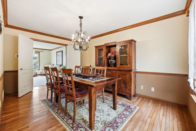 7045 Bennington Woods Dr, Mccandless, PA 15237