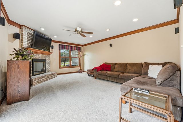 7045 Bennington Woods Dr, Mccandless, PA 15237