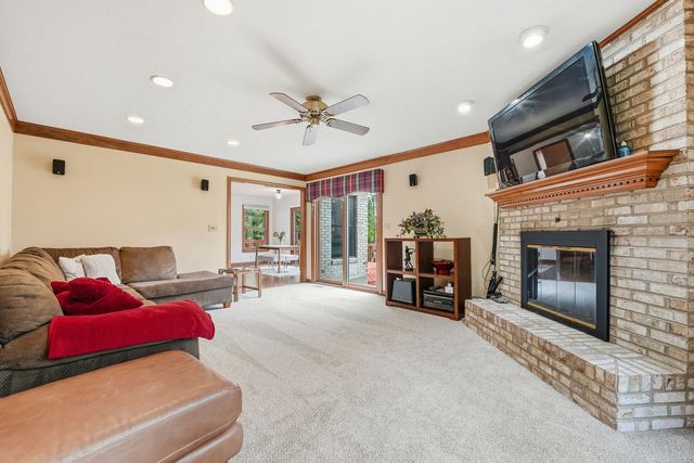 7045 Bennington Woods Dr, Mccandless, PA 15237