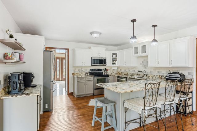 7045 Bennington Woods Dr, Mccandless, PA 15237