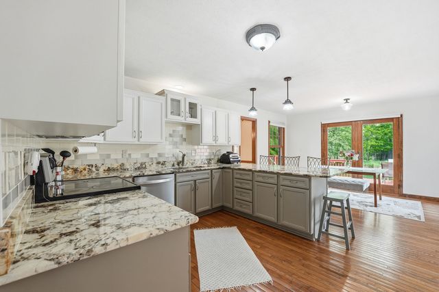 7045 Bennington Woods Dr, Mccandless, PA 15237