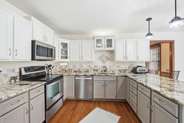 7045 Bennington Woods Dr, Mccandless, PA 15237