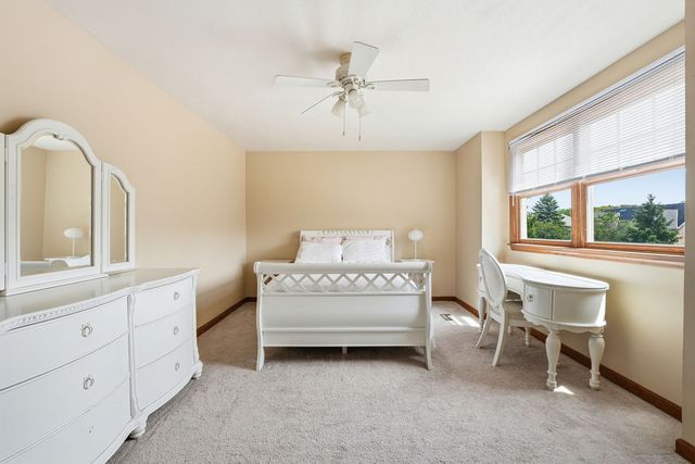 7045 Bennington Woods Dr, Mccandless, PA 15237