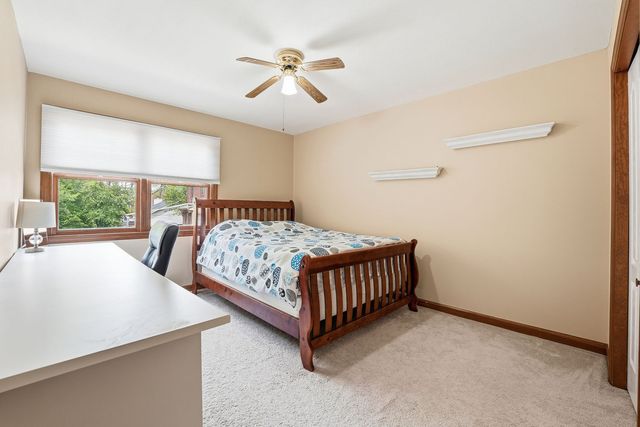 7045 Bennington Woods Dr, Mccandless, PA 15237