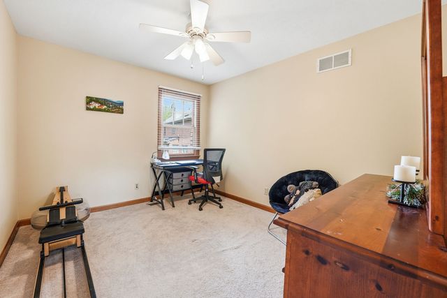 7045 Bennington Woods Dr, Mccandless, PA 15237