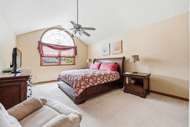 7045 Bennington Woods Dr, Mccandless, PA 15237