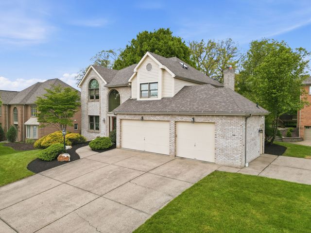 7045 Bennington Woods Dr, Mccandless, PA 15237