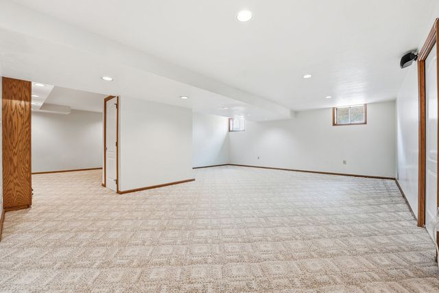 7045 Bennington Woods Dr, Mccandless, PA 15237