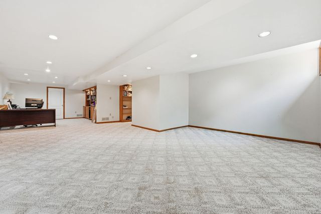7045 Bennington Woods Dr, Mccandless, PA 15237