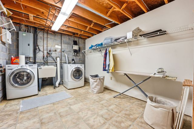 7045 Bennington Woods Dr, Mccandless, PA 15237