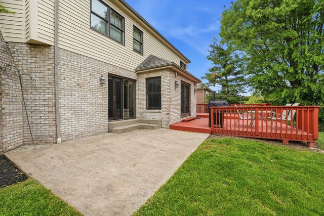 7045 Bennington Woods Dr, Mccandless, PA 15237
