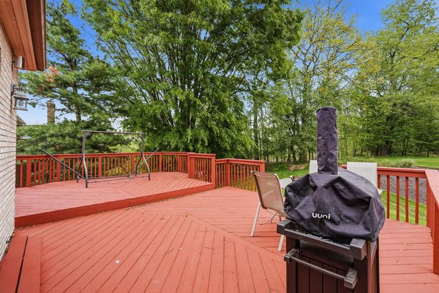 7045 Bennington Woods Dr, Mccandless, PA 15237