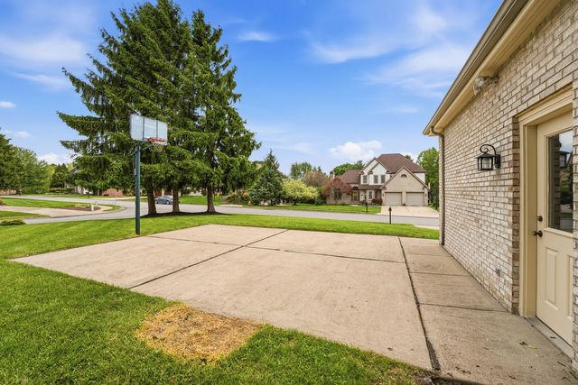 7045 Bennington Woods Dr, Mccandless, PA 15237