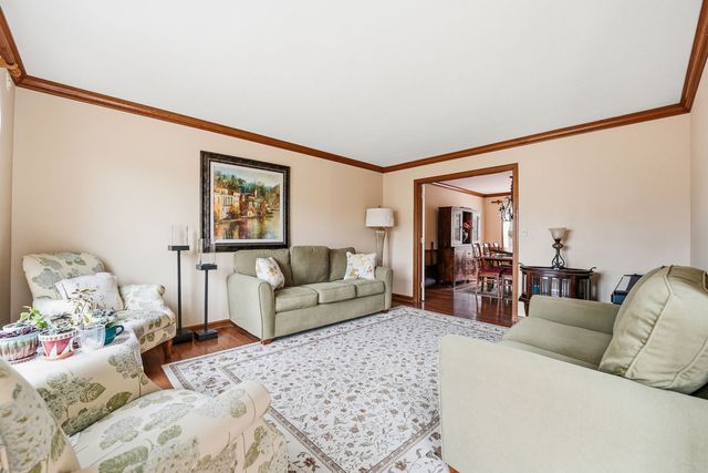 7045 Bennington Woods Dr, Mccandless, PA 15237