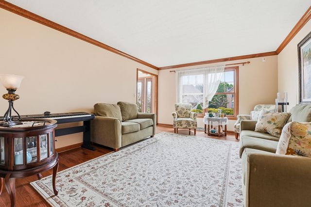 7045 Bennington Woods Dr, Mccandless, PA 15237