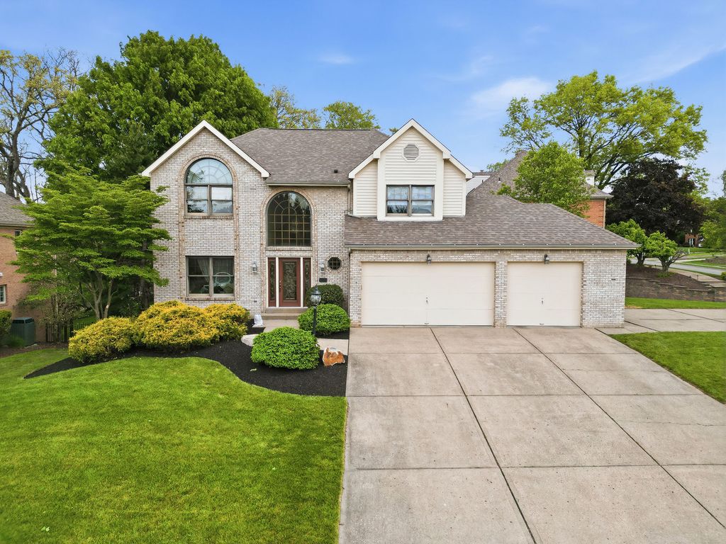 7045 Bennington Woods Dr, Mccandless, PA 15237