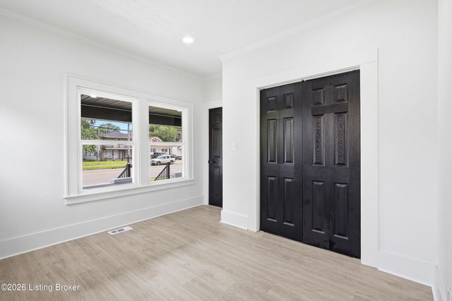 1421 Berry Blvd, Louisville, KY 40215