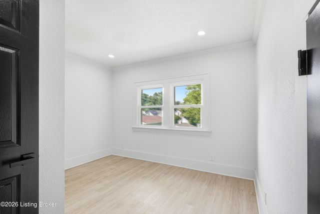 1421 Berry Blvd, Louisville, KY 40215