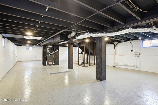 1421 Berry Blvd, Louisville, KY 40215