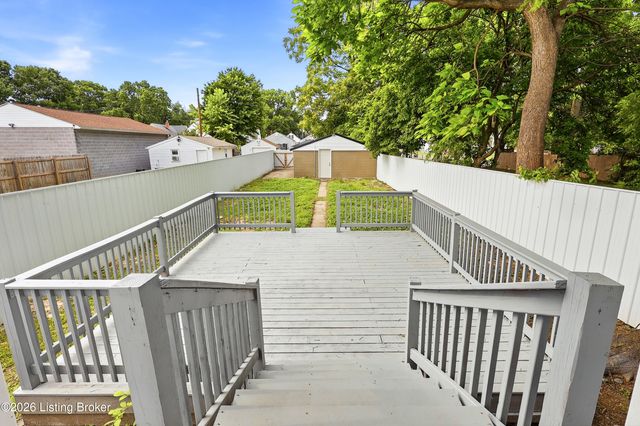 1421 Berry Blvd, Louisville, KY 40215