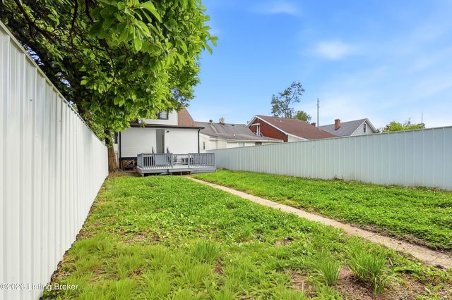 1421 Berry Blvd, Louisville, KY 40215