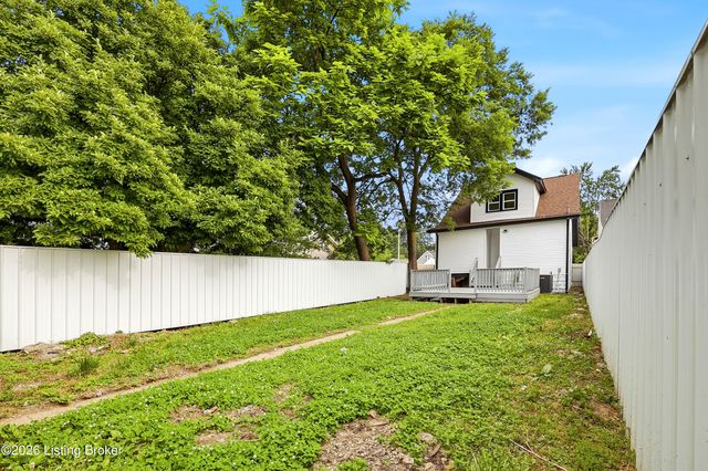 1421 Berry Blvd, Louisville, KY 40215