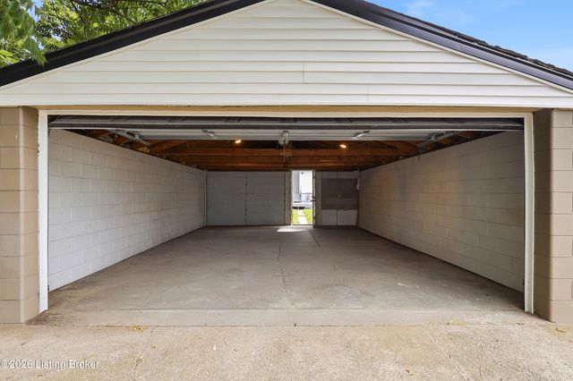 1421 Berry Blvd, Louisville, KY 40215