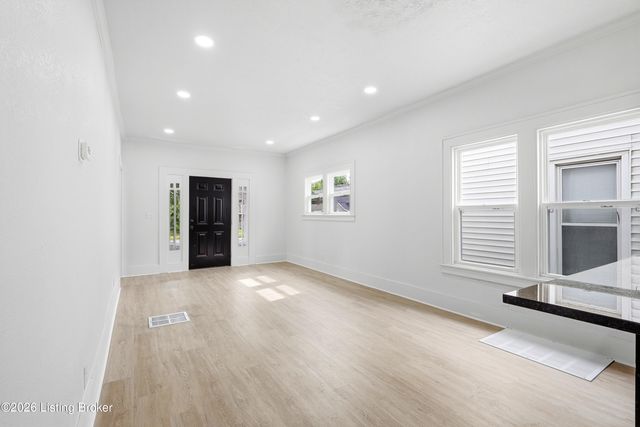 1421 Berry Blvd, Louisville, KY 40215
