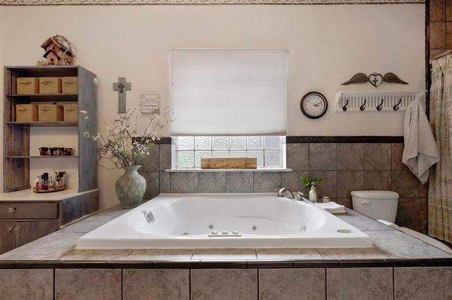 6935 NE Watts Road, Elgin, OK 73583