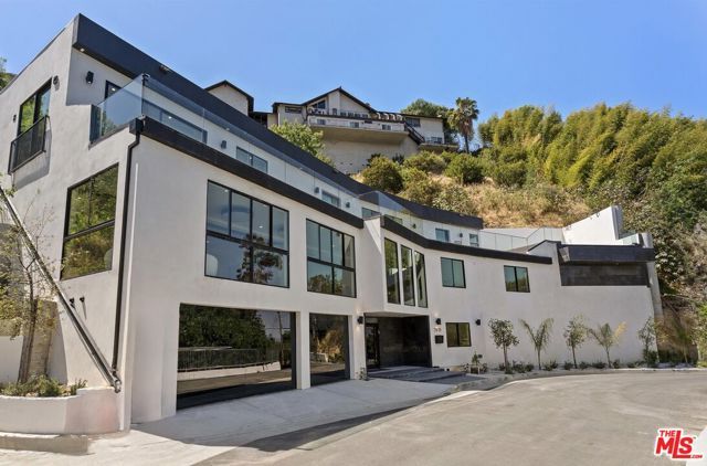 3935 Hopevale Drive, Sherman Oaks, CA 91403