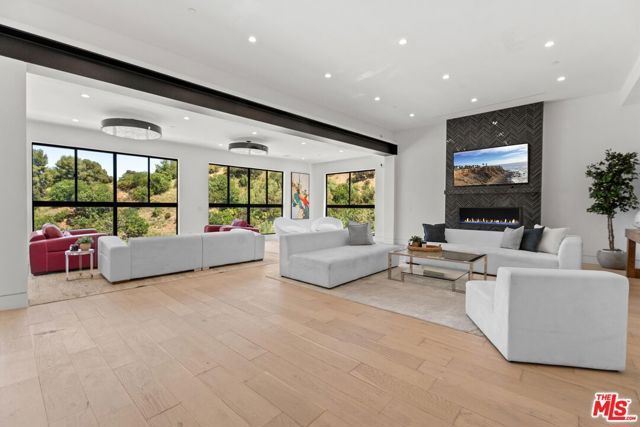 3935 Hopevale Drive, Sherman Oaks, CA 91403