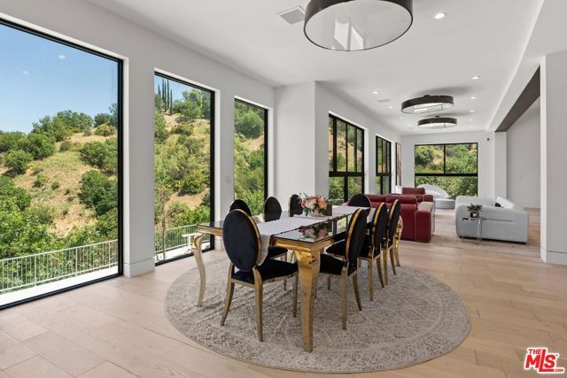 3935 Hopevale Drive, Sherman Oaks, CA 91403