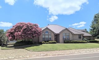100 Braeburn Circle, Kerrville, TX 78028