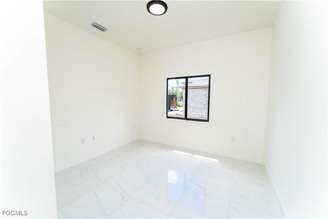 4706 27th ST SW, Lehigh Acres, FL 33973
