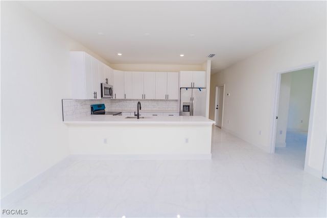 4706 27th ST SW, Lehigh Acres, FL 33973