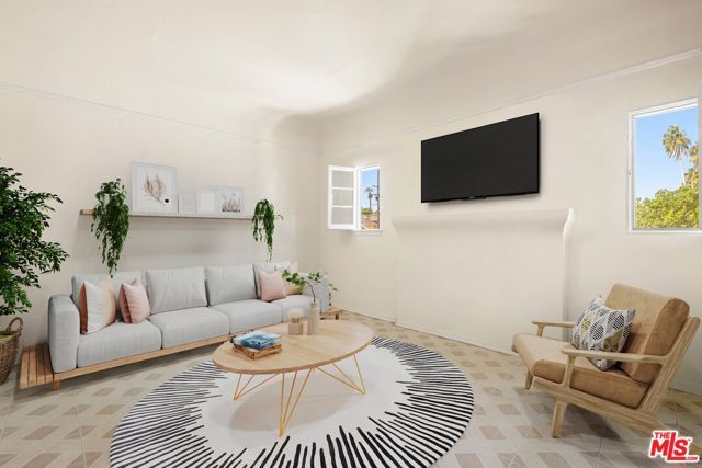 2717 S Budlong Avenue, Los Angeles, CA 90007